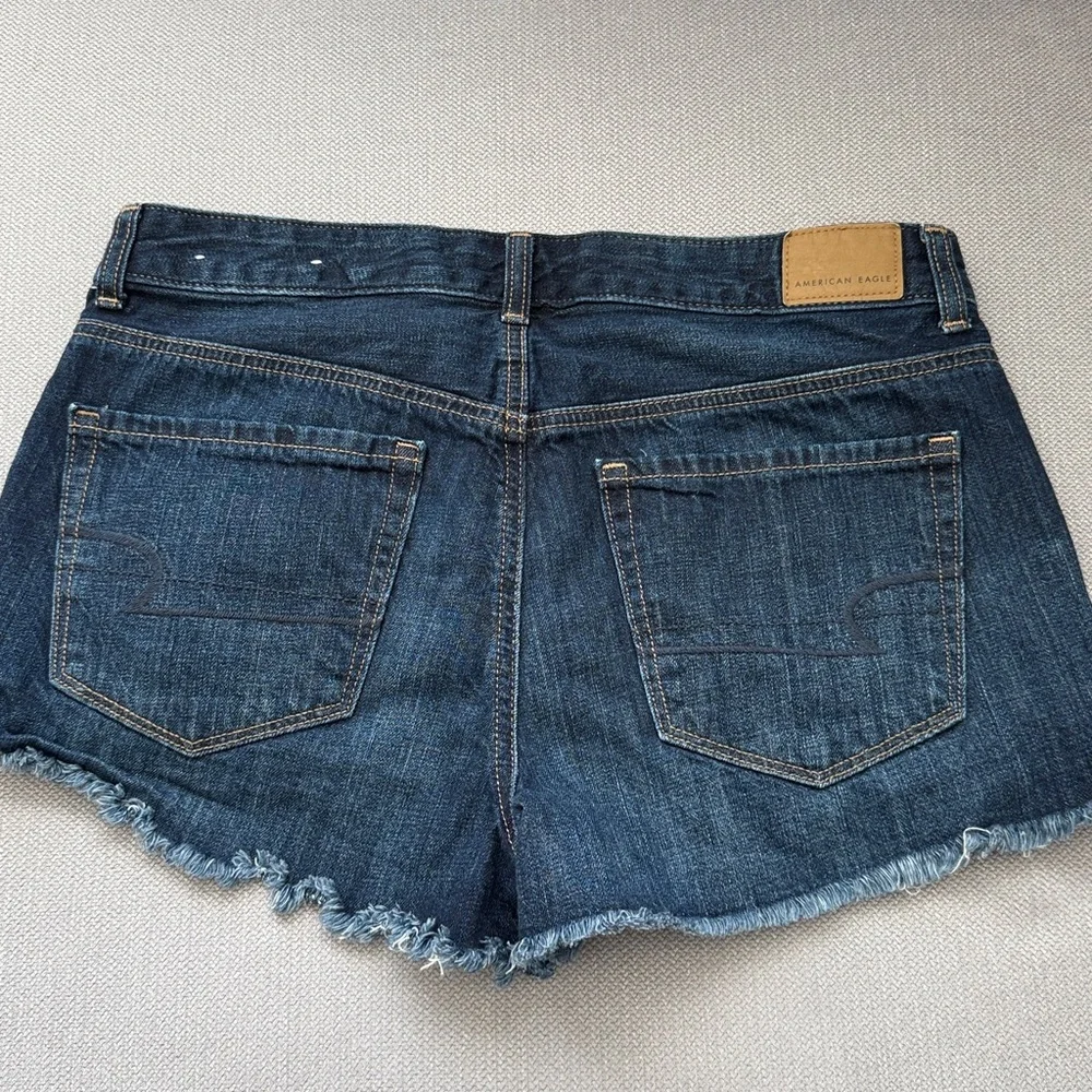 American Eagle Outfitters  Tomgirl Women's Frayed Hem Jean Shorts Indigo Size 6 - Picture 2 of 7